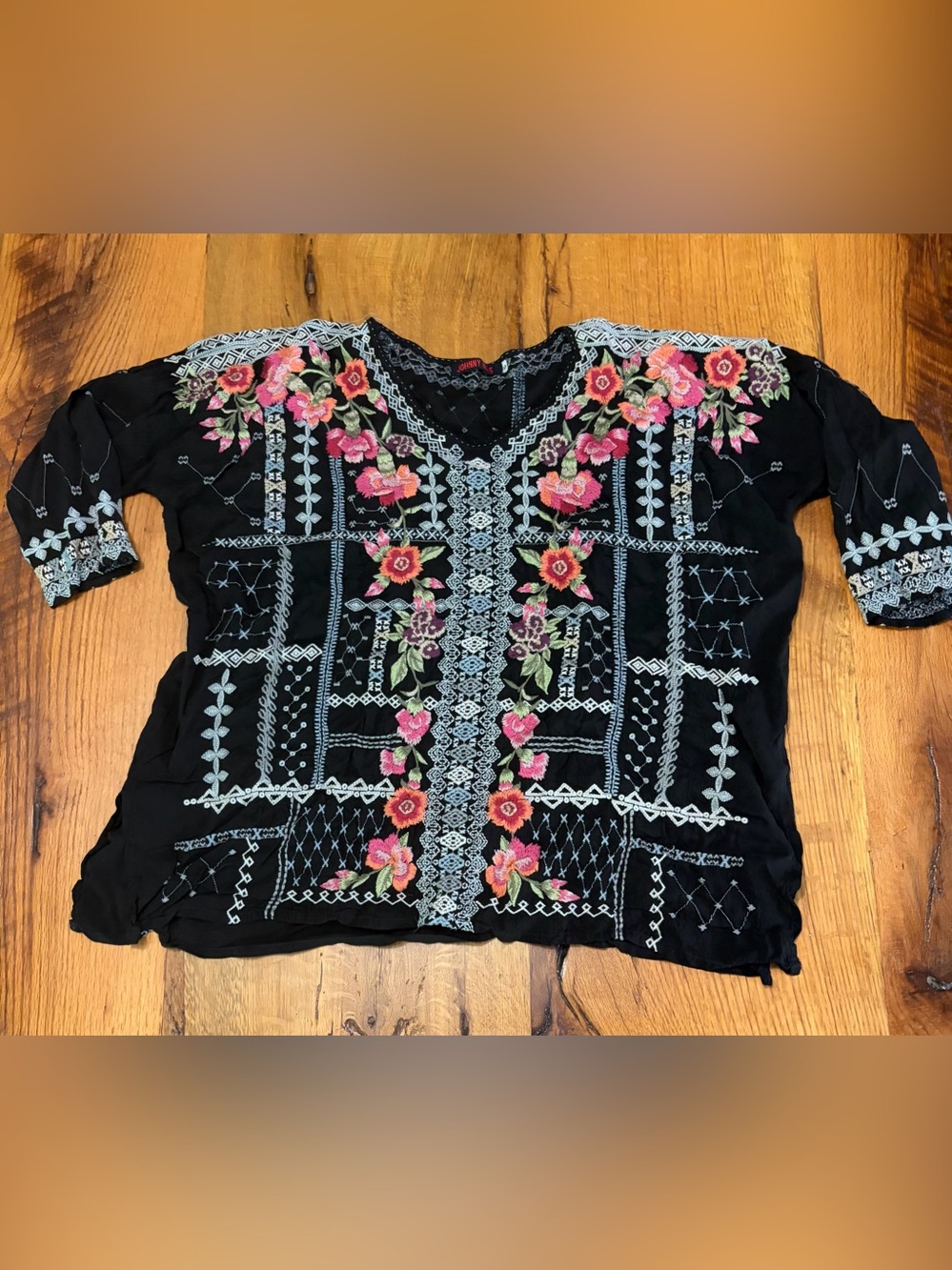 Johnny Was Black Floral Embroidered V-Neck Women’s Top, Size Small